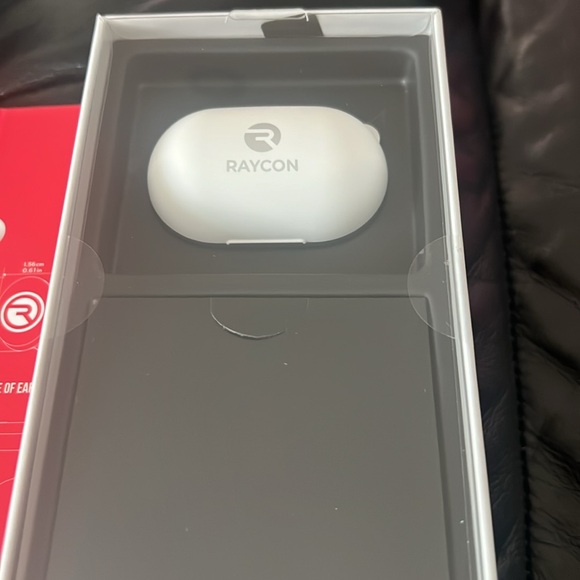 Raycon The Everyday Earbud brand new - Picture 3 of 3